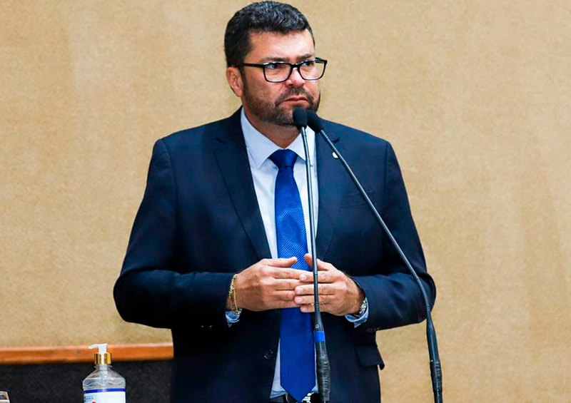 Deputado estadual sugere apoio psicológico para os pais de crianças com TEA