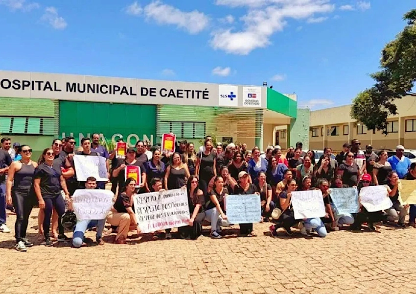 Médicos da Unacon em Caetité protestam contra salários atrasados e paralisação de atendimentos
