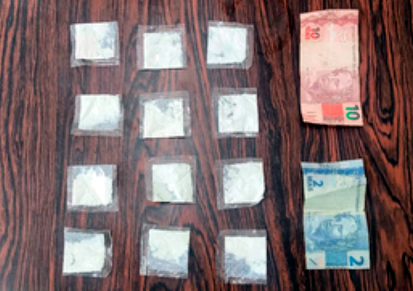 Homem é detido com drogas após tentar fugir da polícia em Cândido Sales