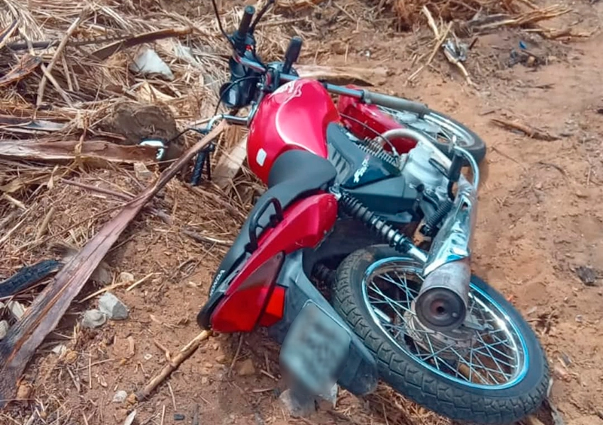 Polícia recupera moto roubada abandonada em Livramento de Nossa Senhora