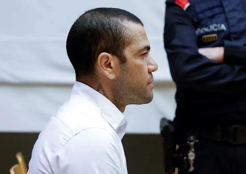 Daniel Alves é absolvido e pode receber indenização por prisão preventiva na Espanha
