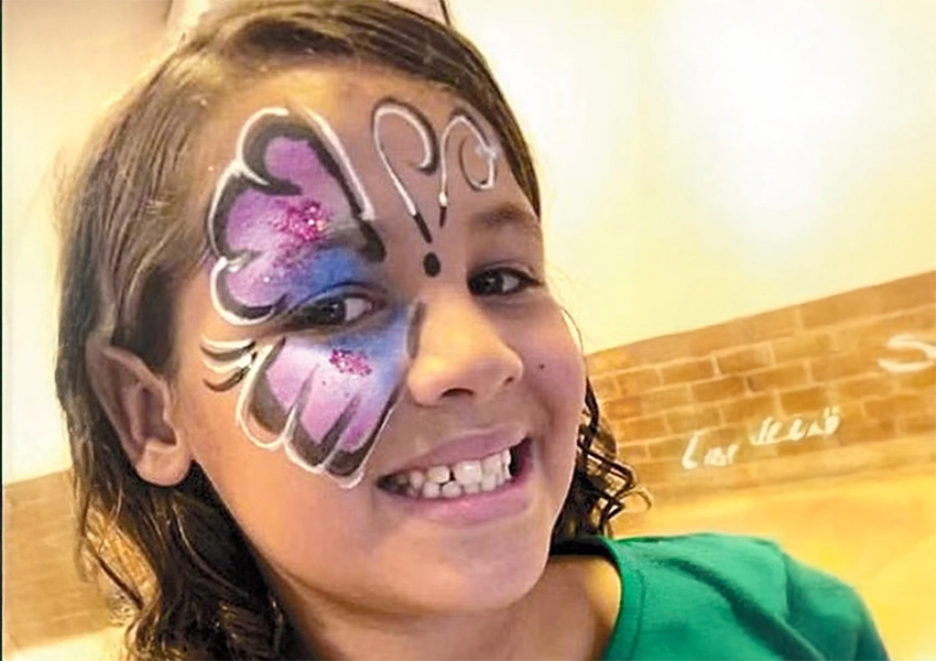 Menina de 8 anos morre após inalar desodorante em desafio do TikTok
