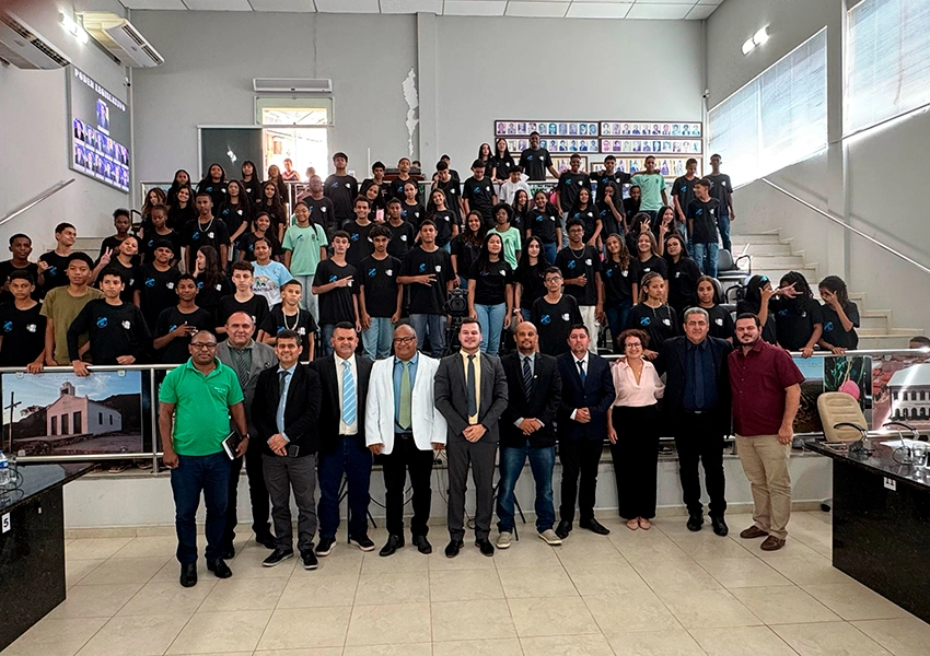 Alunos da Escola Municipal Humberto Leal cobram melhorias para o bairro Benito Gama em sessão da Câmara de Livramento
