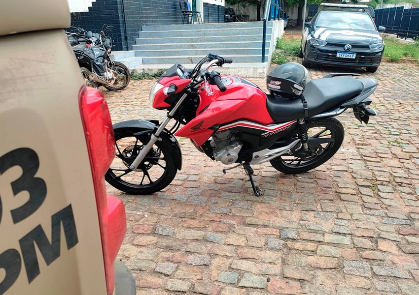 Homem é detido em Caetité ao tentar negociar motocicleta furtada na cidade de Ibiassucê