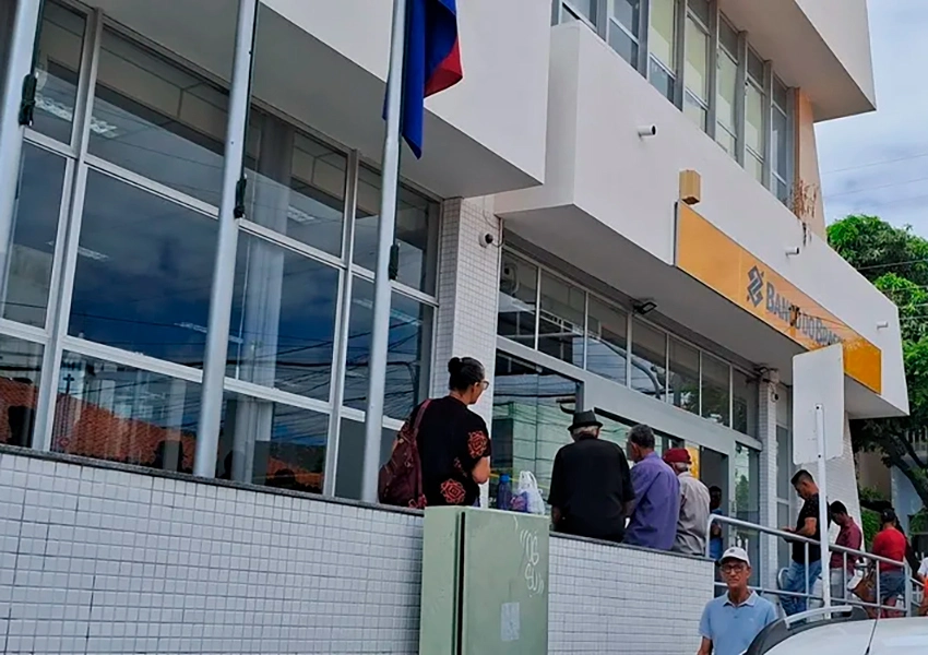 Agência do Banco do Brasil de Macaúbas retoma atendimentos após suspensão causada por chuva