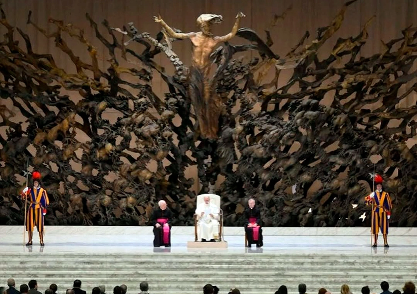 Papa Leão XIV pede fim da “guerra de palavras” e defende liberdade de imprensa em encontro com jornalistas no Vaticano